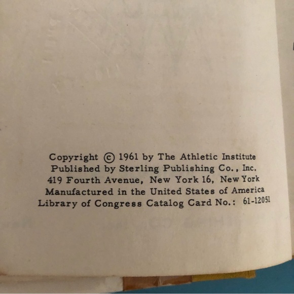 Vintage Skin & Scuba Diving Book from the Athletic Institute Series - hardcover - Picture 7 of 9